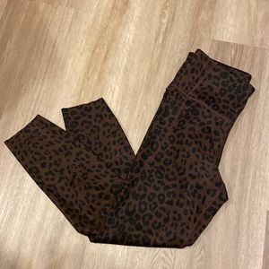 GapFit leopard print cropped high rise leggings